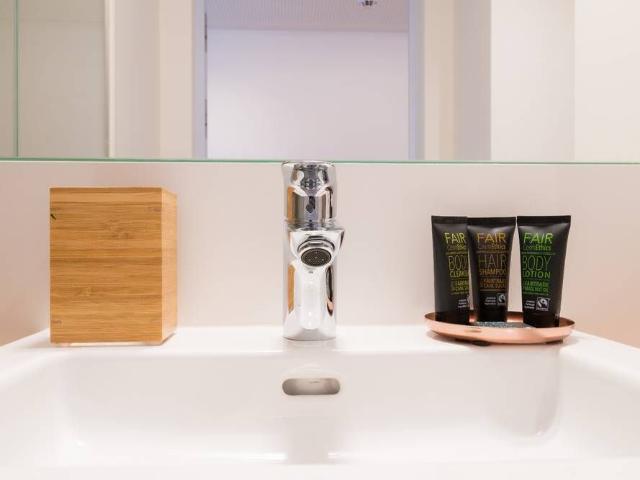 Trendy business apartment with walk in wardrobe, aircon and private terrace, Vienna Amsterdam Apartments for Rent