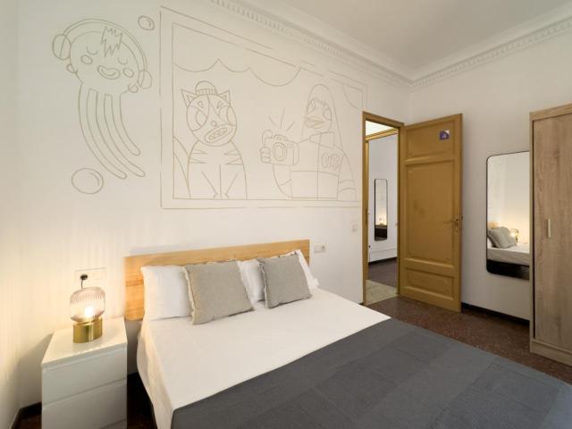 Trendy double bedroom close to Urquinaona metro station