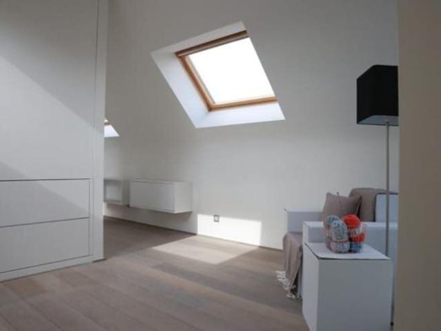 Trendy duplex penthouse met 1 autostaanplaats in hartje M.