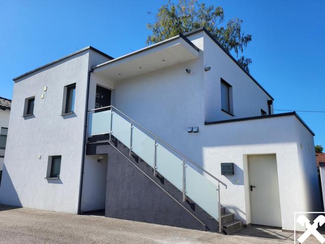 Trendy Lichtdurchflutete 3 Zimmer Eigentumswohnung mit Großem Balkon