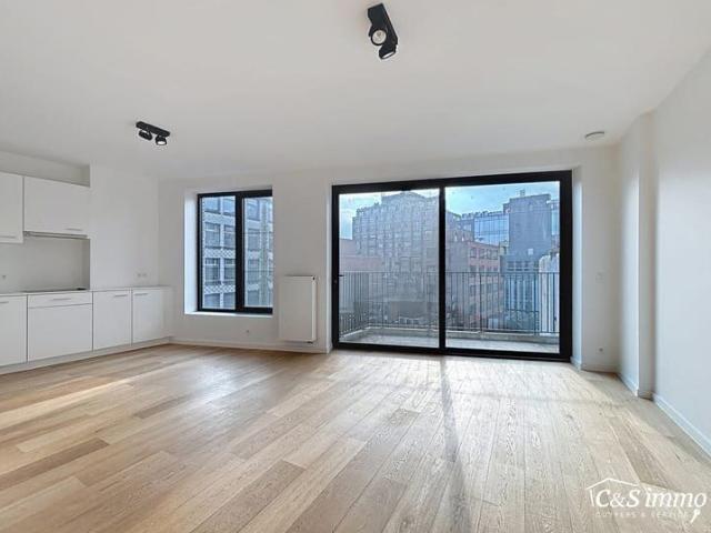 Trendy studio apartment with terrace in Diamant district