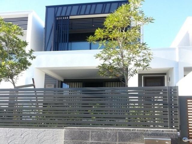 TRENDY TERRACE HOME CLOSE TO ROBINA TOWN CENTRE