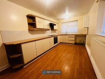 Trenholme Avenue, Bradford BD6, Studio to rent, £550 pcm | PrimeLocation