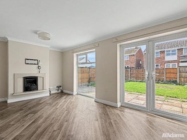 Trent Close, Widnes, WA8 9RG 3 bed semi detached house to rent £1,500 pcm £346 pw