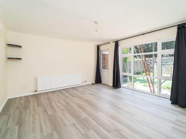 Trent Gardens, Southgate, London N14, 5 bed cottage to rent, £3,000 pcm | PrimeLocation