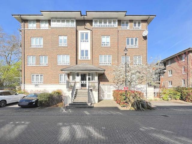 Trent House, May Bate Avenue 3 bed flat to rent £4,000 pcm £923 pw