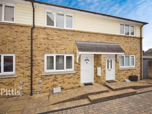 Trent Mews Cowes PO31 2 bed terraced house to rent £1,000 pcm £231 pw