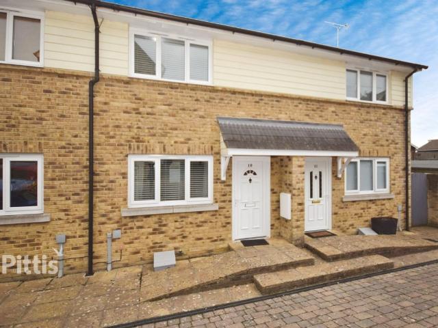 Trent Mews, Cowes PO31, 2 bed terraced house to rent, £1,000 pcm | PrimeLocation