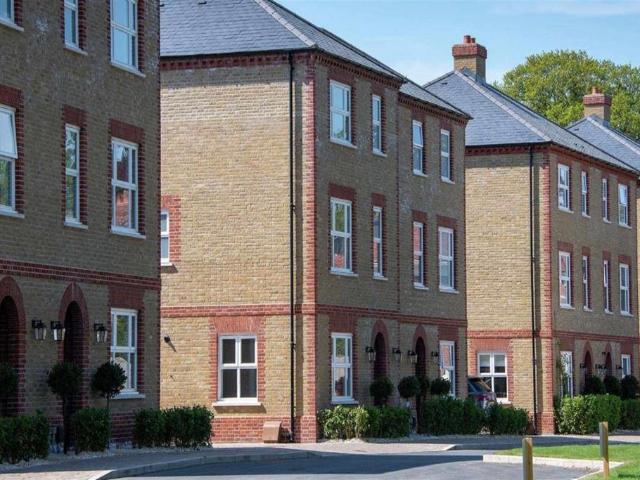 Trent Park, Whistler Drive, EN4 5 bed detached house to rent £6,500 pcm £1,500 pw