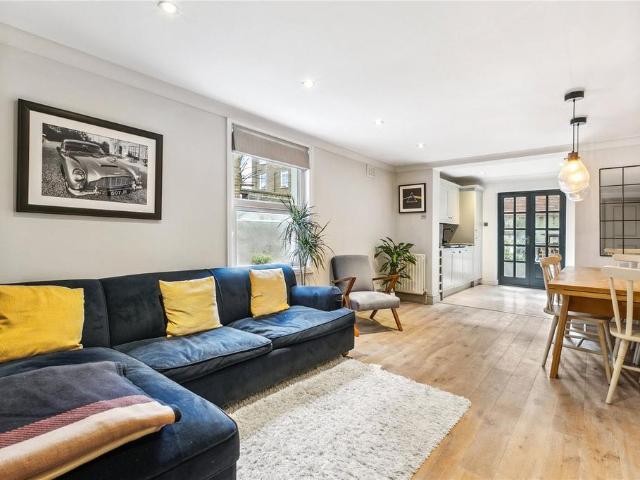 Trent Road, London, SW2 2 bed apartment to rent £2,800 pcm £646 pw
