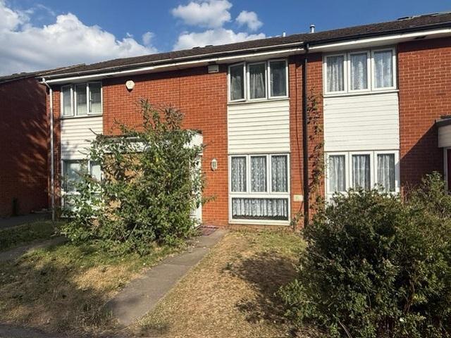 Trent Road, Slough 3 bed terraced house to rent £1,750 pcm £404 pw