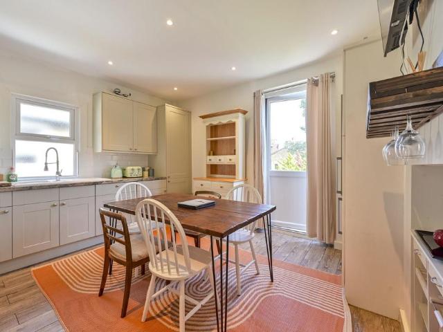 Trentham Street, Southfields, London. 3 bed flat to rent £4,250 pcm £981 pw