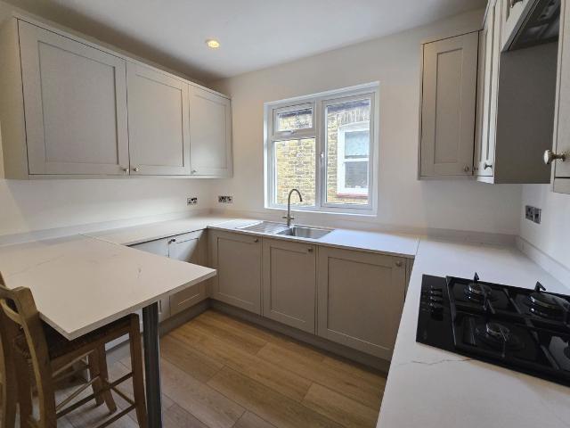 Treport Street, London SW18, 2 bed flat to rent, £2,200 pcm | PrimeLocation