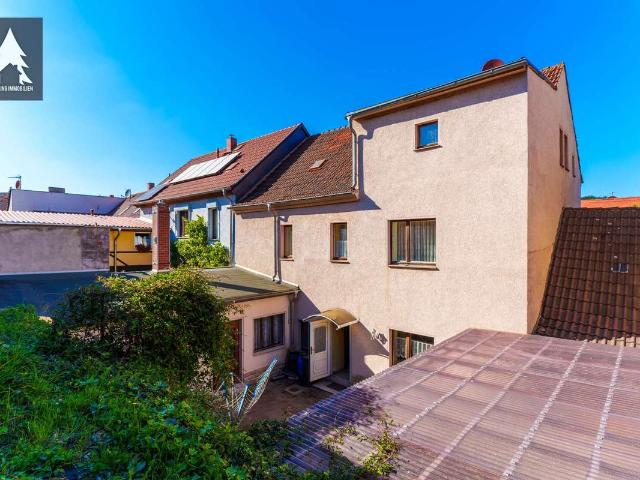 Treppchen ins Glück: Altstadthaus mit verwunschenem Hof