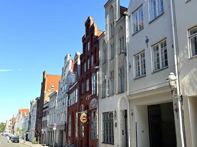 TREPPENGIEBEL ENSEMBLE MIT GESCHICHTE & RENDITE
