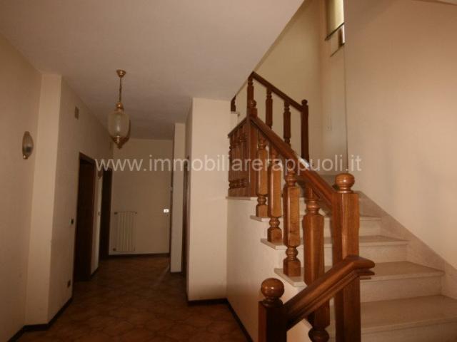 Trequanda vendesi villetta a schiera di mq 182, con vista pa. 182m² Trequanda