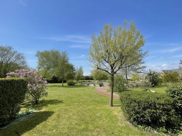 Très agréable maison mitoyenne en vente dans domaine proche. 73m² Port En Bessin Huppain