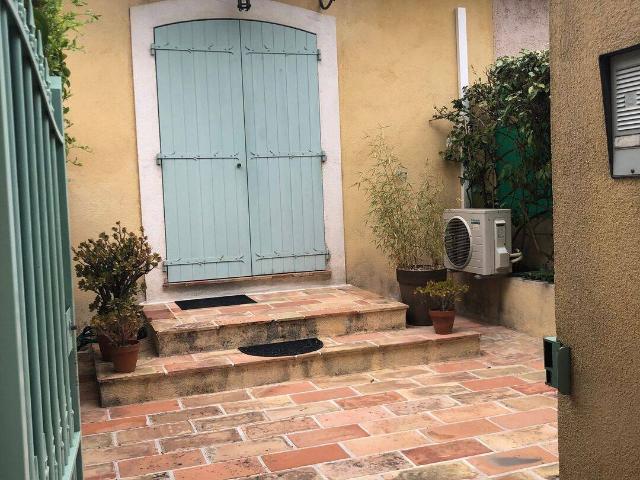 Très agréable T2 duplex loué vide en maison mitoyenne