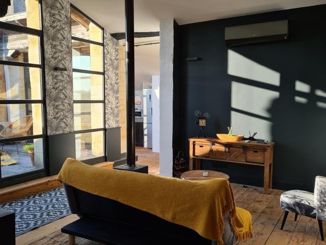 TRES BEAU LOFT AVEC TERRASSE SUR LES QUAIS