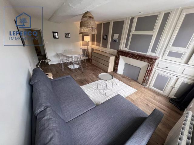 Très beau studio meublé