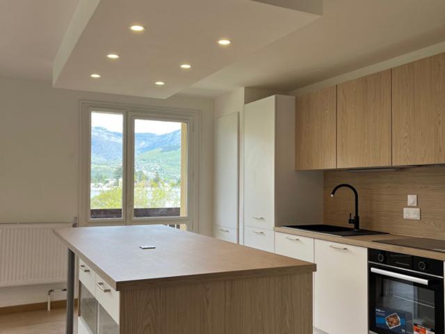 Très beau T3, lumineux, vue, balcon, stationnements