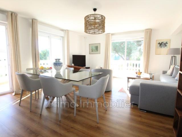 Très beau T4 avec 3 terrasses +2 garages+2 caves et ascenseur