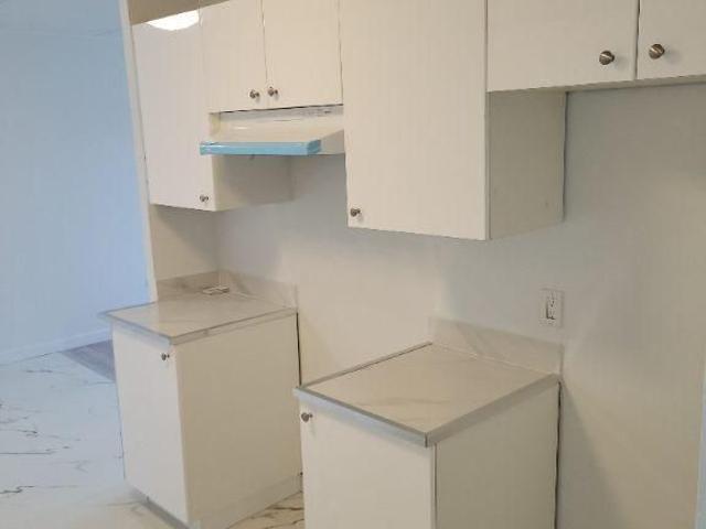 Très Bel Appartement 4 1/2 à Louer Boulevard Des Sources DDO Aussi 3 1/2
