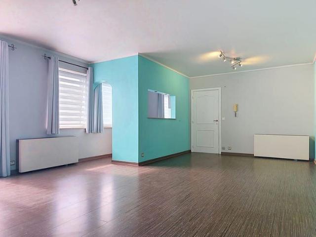 Très bel appartement 2 chambres avec 2 parkings!