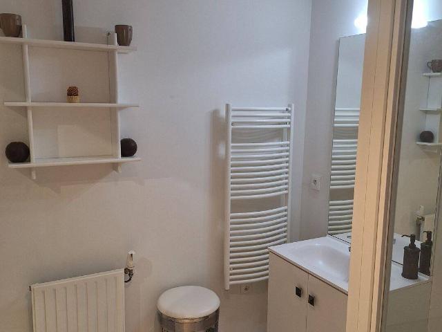 Très bel appartement 2 pièces de 42 m², meublé, lumineux orienté ouest, au 3ème étage