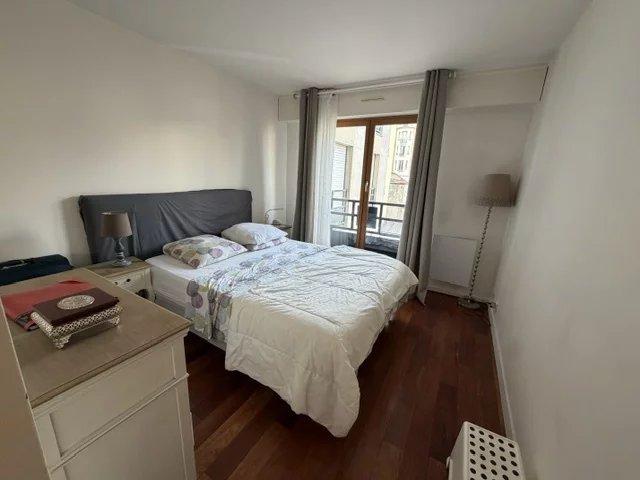 TRES BEL APPARTEMENT 3 PIECES dans bel immeuble de standing
