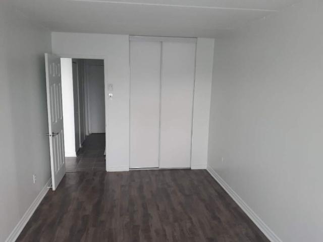 Très Bel Appartement 3 1/2 à Louer Boulevard Des Sources DDO Aussi 4 1/2