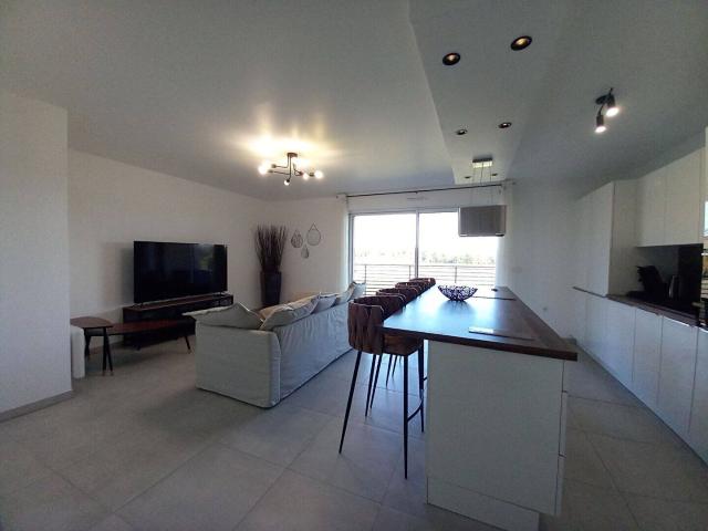 TRES BEL APPARTEMENT T3 MEUBLE AVEC TERRASSE ET BOX DURANNE