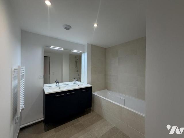 TRES BEL APPARTEMENT T3 NEUF GRANDE TERRASSE 2 STATIONNEMENTS