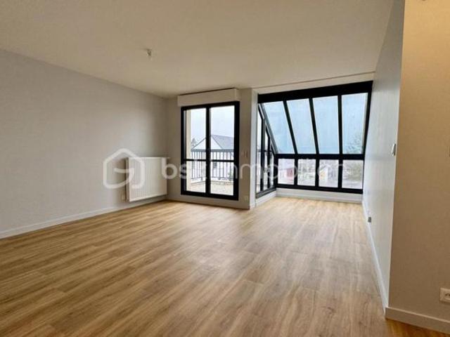 Très bel appartement T4 – 90 m² – Entièrement refait à neuf – Parking privé – PACÉ