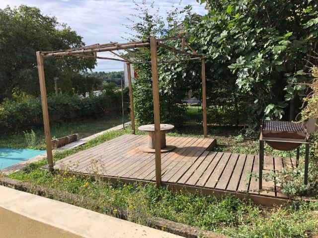 TRÈS BEL APPARTEMENT AVEC TERRASSE ET JARDIN