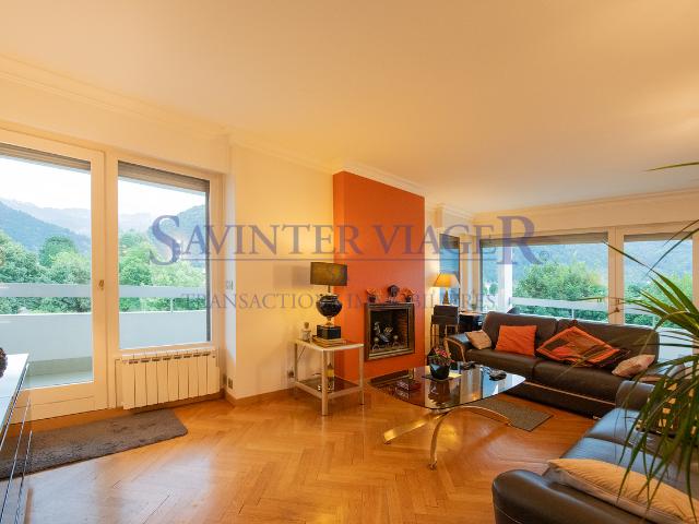 Très bel appartement avec terrasse sur le toit et vue à 360°