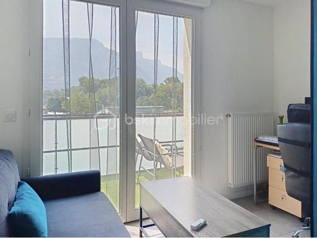 Très bel appartement de 39m² proche de toutes commodités avec vue dégagée sur les montagnes !