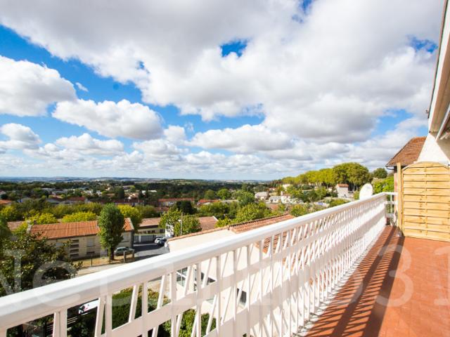 Très bel appartement meublé Nous Contacter