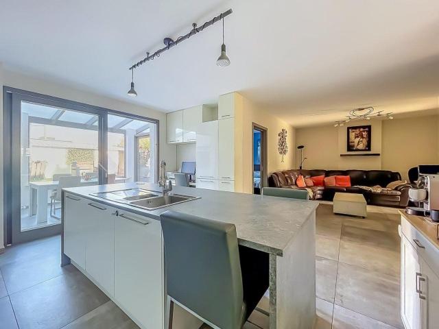 TRES BEL APPARTEMENT RDC 2 CHAMBRES AVEC JARDIN