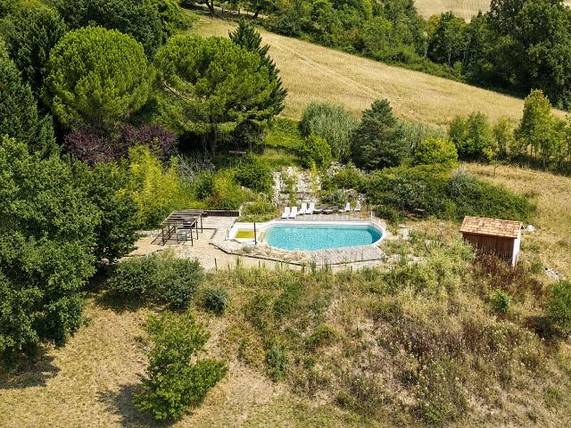Très bel ensemble immobilier avec potentiel locatif, sur 12. 660m² Tréjouls