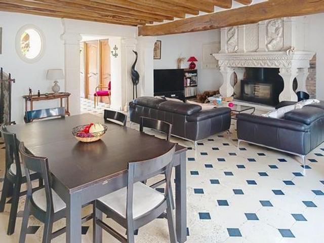 Très Belle Maison Ancienne avec Piscine et Superbe Extérieur