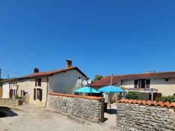 Très Belle Maison Ancienne de 4 Chambres dans un Hameau Calme