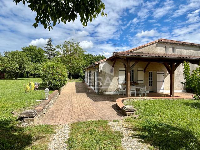 Tres Belle Maison Ancienne Et De Plain Pied 194m² Port Sainte Marie