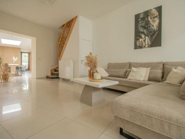 TRES BELLE MAISON AVEC JARDIN OFFRANT DE BEAUX VOLUMES à 7130 Binche  Loyer: 1 120 € / mois