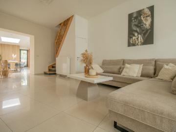 TRES BELLE MAISON AVEC JARDIN OFFRANT DE BEAUX VOLUMES à 7130 Binche  Loyer: 1 120 € / mois