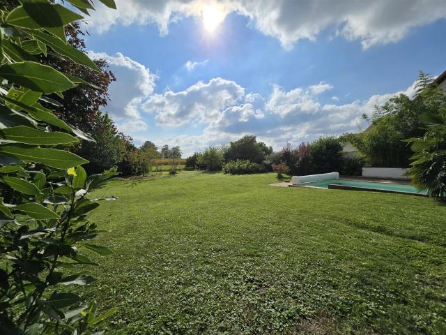 Très belle maison de 249m2 sur un terrain de 15 ares avec pi. 249m² Algolsheim