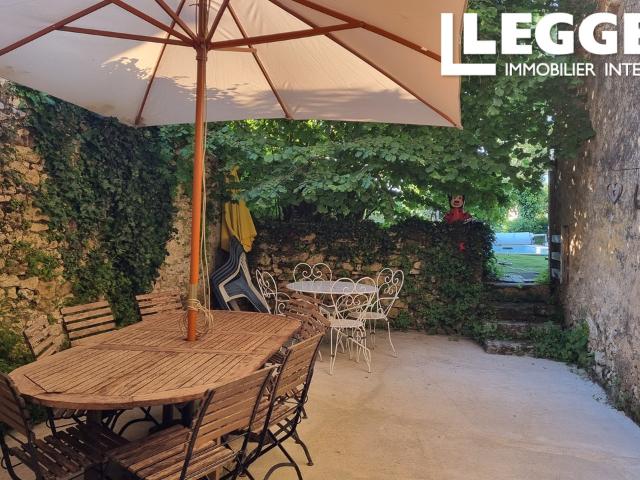 Très belle maison de village spacieuse et confortable avec piscine, au coeur de la bastide
