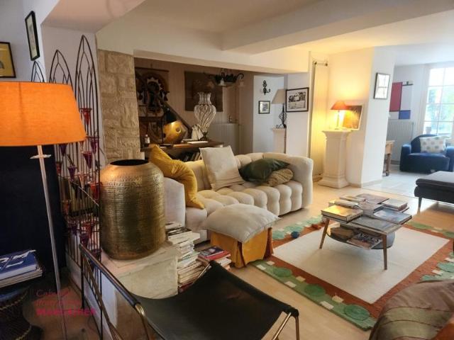 TRES BELLE MAISON DE VILLE
