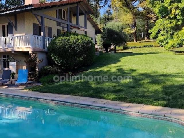 Très belle maison de campagne de 164 m² avec airial de chêne. 164m² Sarragachies