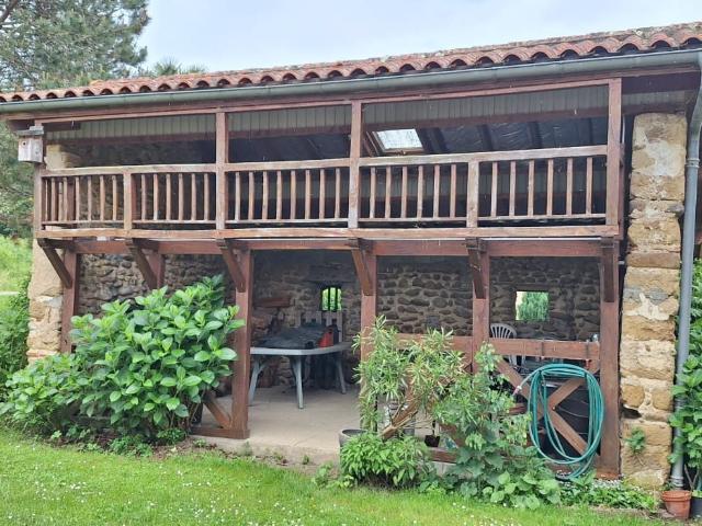 Très belle maison de campagne, en parfait état d'une surfac. 332m² Trie sur Baïse